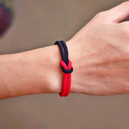 Magnetverschluss Seilarmband mit symbolischem Design