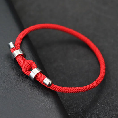 Glückliches Rotes Fadenarmband – Edelstahl, Verstellbare Kordelkette